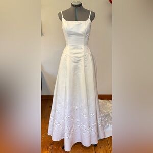 Elegant White Wedding Dress
